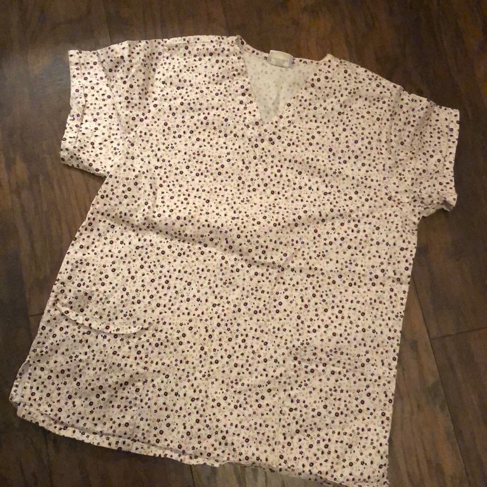 ❌sold❌Willow Brook scrub top ❌sold❌